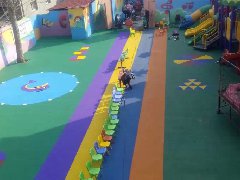 幼儿园彩色跑道